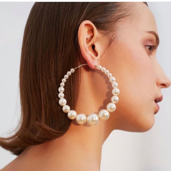 Pearl World | White Pearl Circle Hoop Earrings - Picture 1 of 5